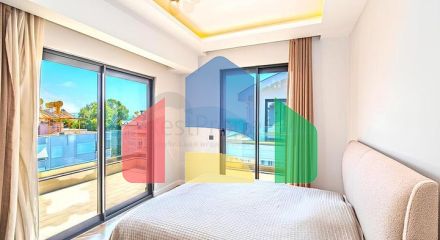 Роскошный пентхаус 4+1 с панорамным видом на море в центре Аланьи