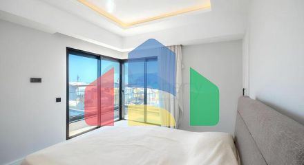 Роскошный пентхаус 4+1 с панорамным видом на море в центре Аланьи