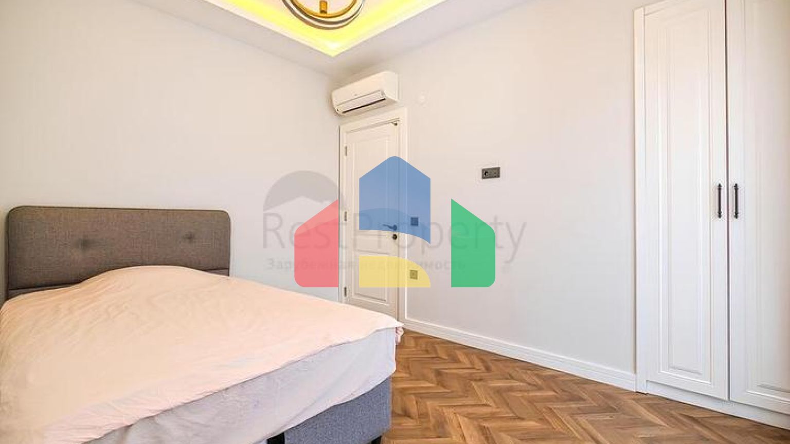 Роскошный пентхаус 4+1 с панорамным видом на море в центре Аланьи