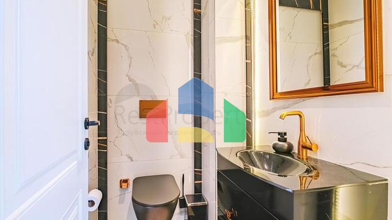 Роскошный пентхаус 4+1 с панорамным видом на море в центре Аланьи