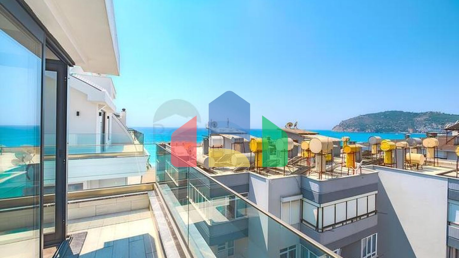 Роскошный пентхаус 4+1 с панорамным видом на море в центре Аланьи