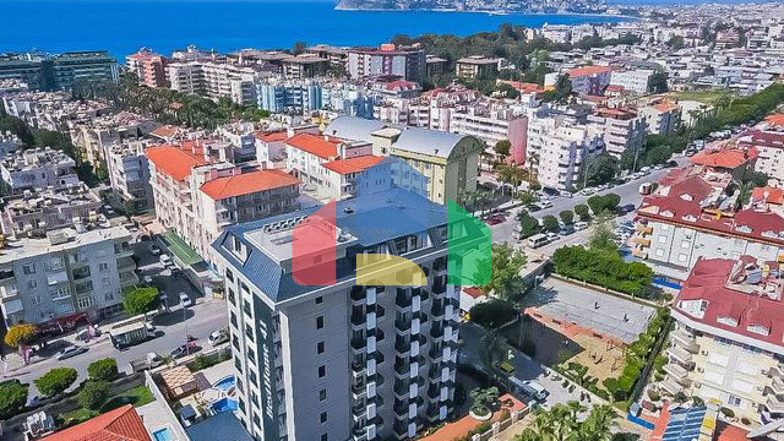 Современная трёхкомнатная квартира 2+1 в центре Аланьи