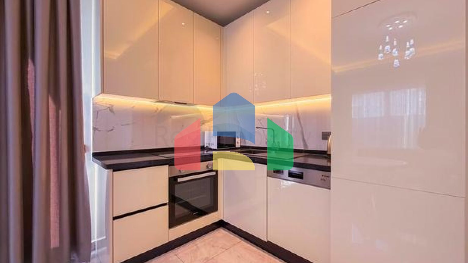 Современная трёхкомнатная квартира 2+1 в центре Аланьи