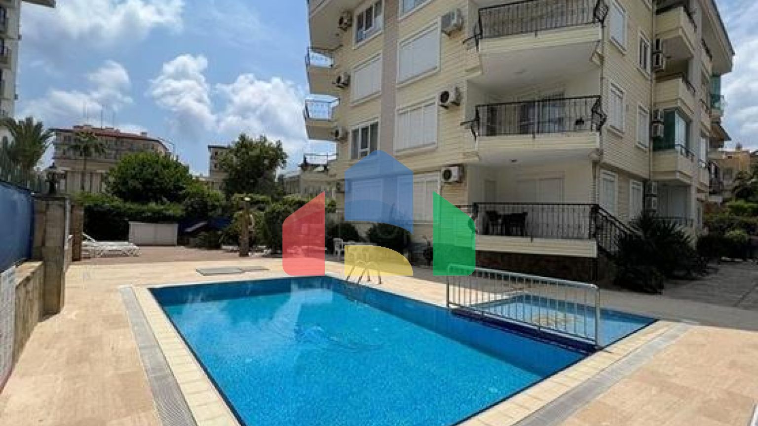 Просторная квартира 2+1 рядом с морем в тихом зеленом районе