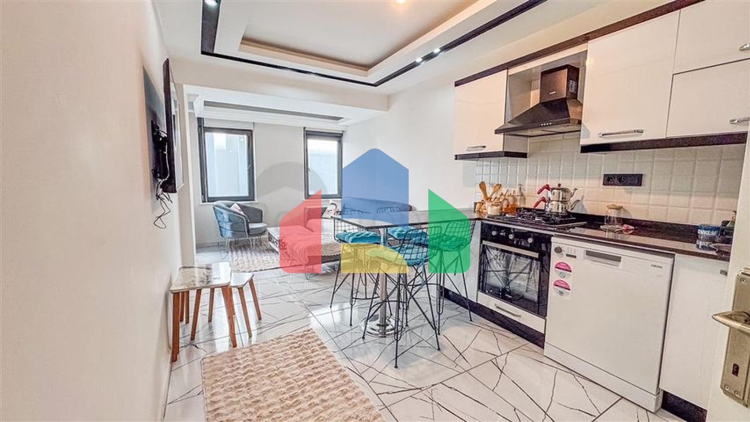 Двухкомнатная квартира 1+1 в центре Аланьи рядом с городской инфраструктурой