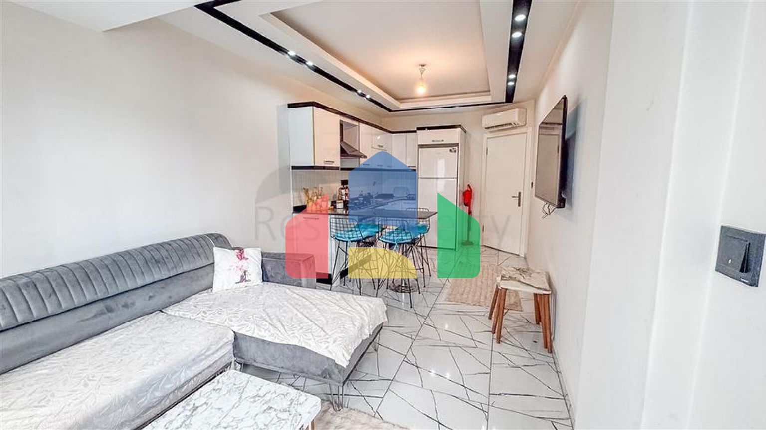 Двухкомнатная квартира 1+1 в центре Аланьи рядом с городской инфраструктурой