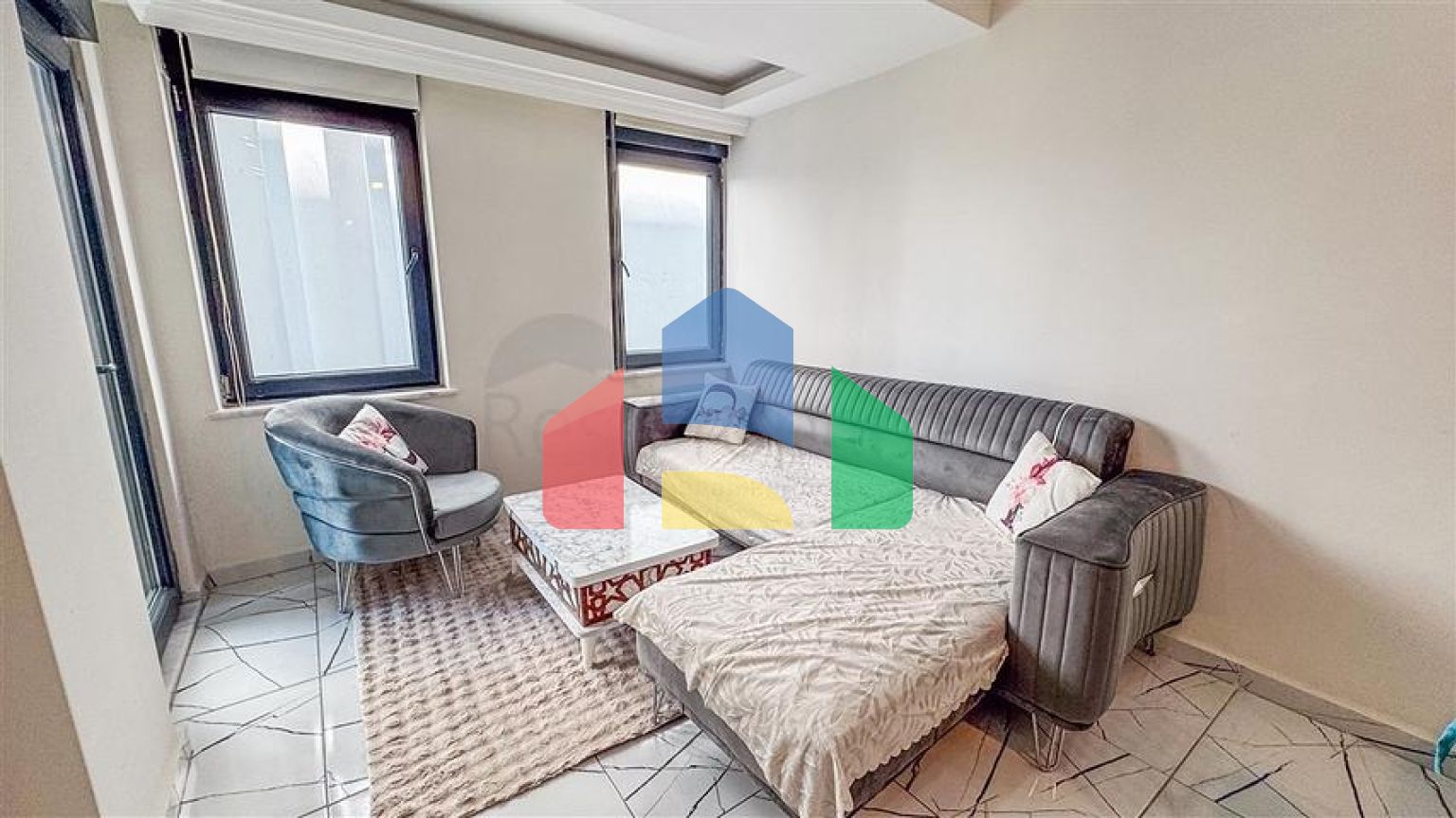 Двухкомнатная квартира 1+1 в центре Аланьи рядом с городской инфраструктурой