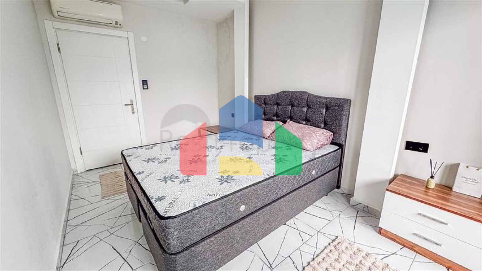 Двухкомнатная квартира 1+1 в центре Аланьи рядом с городской инфраструктурой