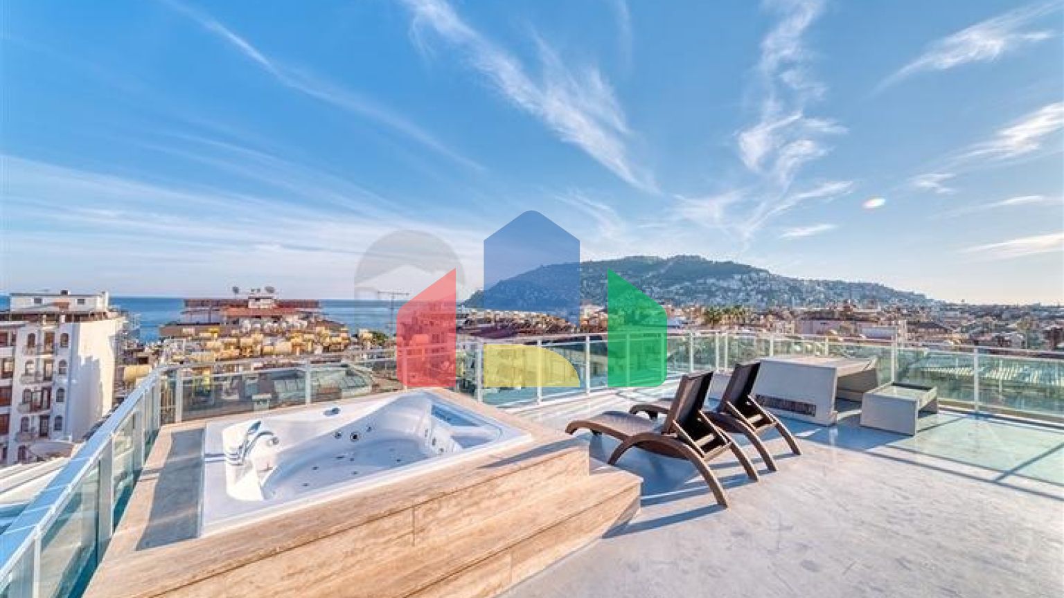 Двухкомнатная квартира 1+1 в центре Аланьи рядом с городской инфраструктурой