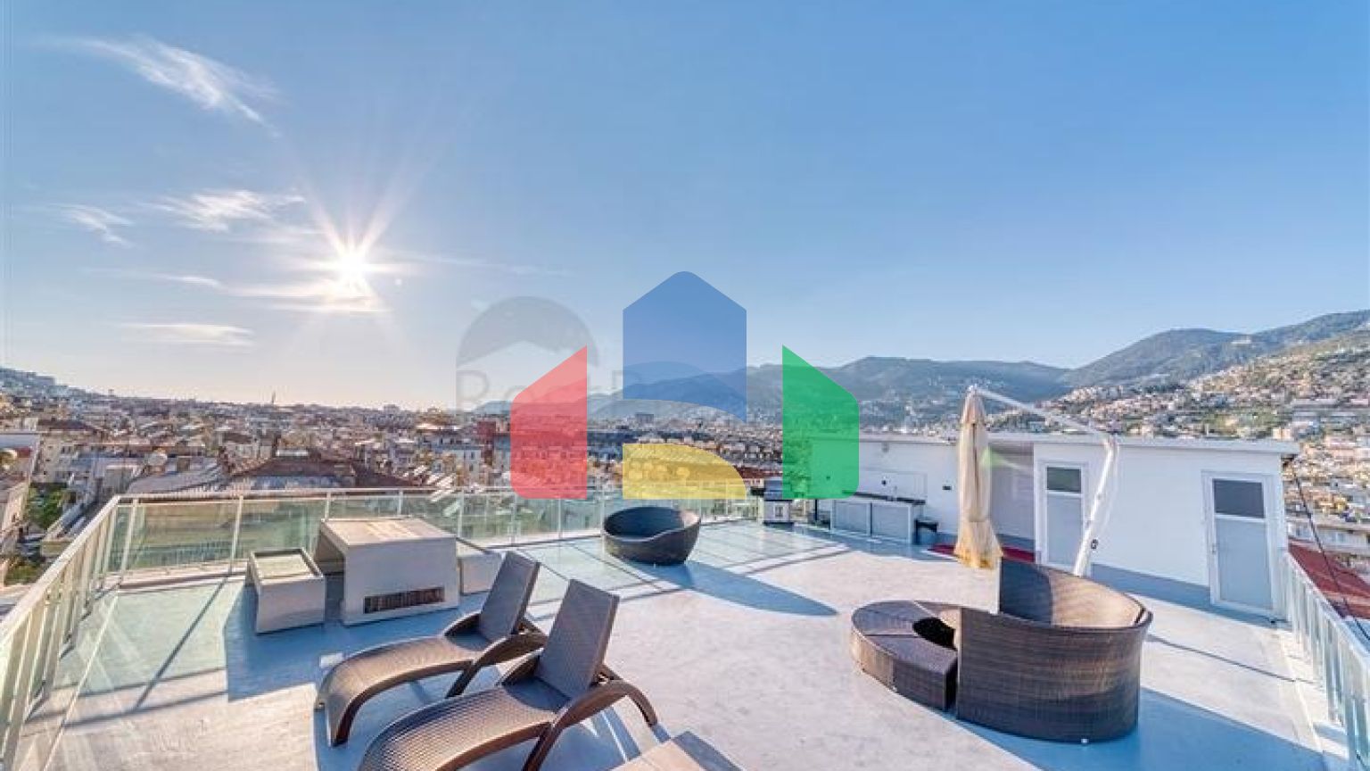 Двухкомнатная квартира 1+1 в центре Аланьи рядом с городской инфраструктурой