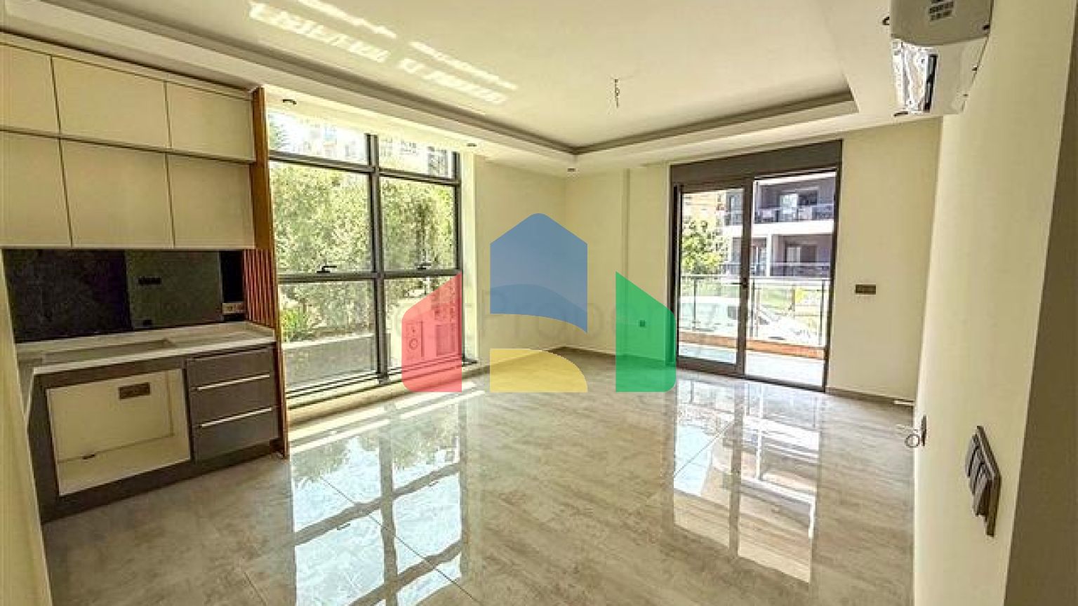 Современная квартира 2+1 в новом доме района Клеопатра