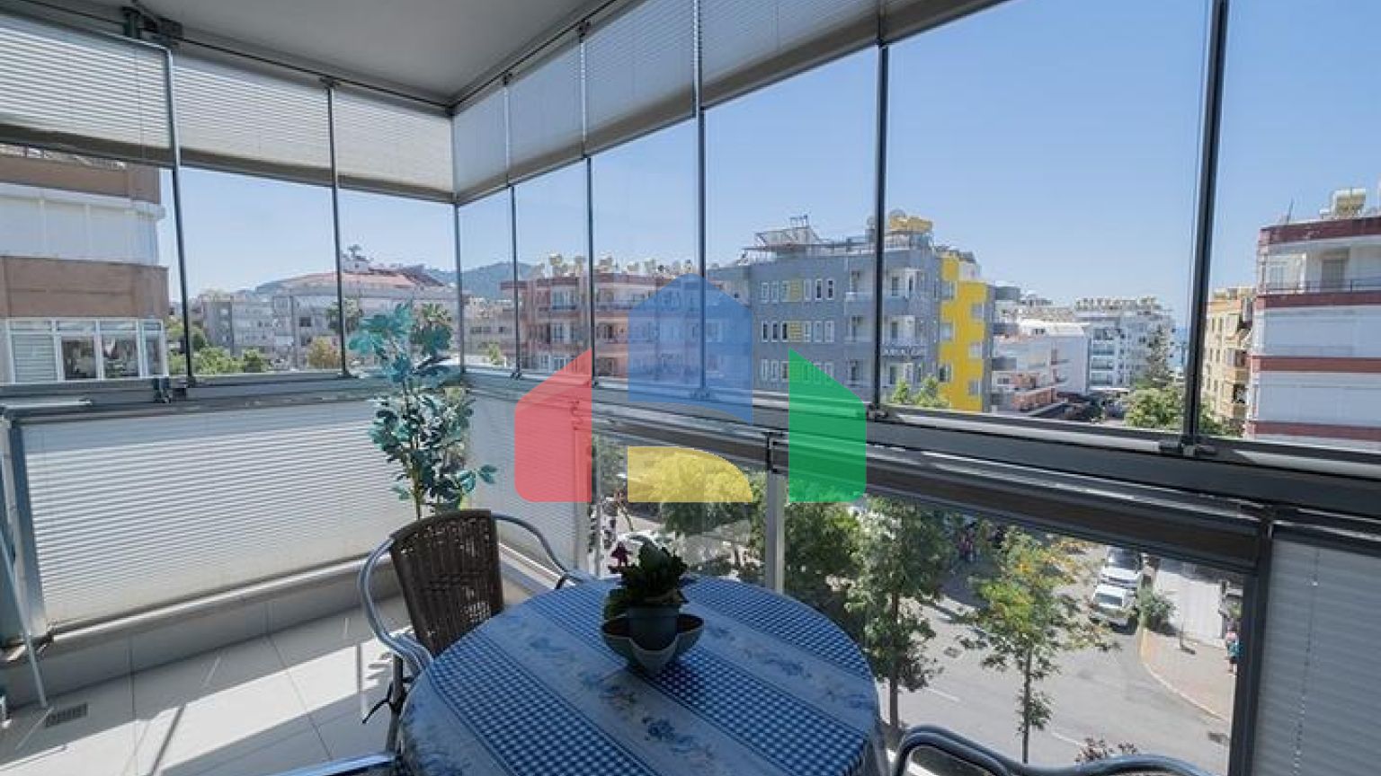 Светлая квартира 2+1 в районе Клеопатра