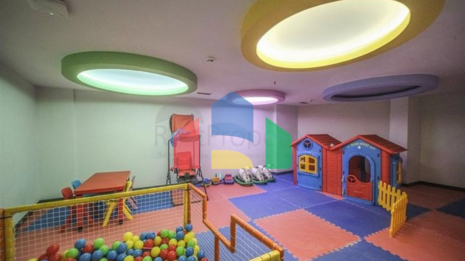 Современная квартира с качественной отделкой в центре района Клеопатра