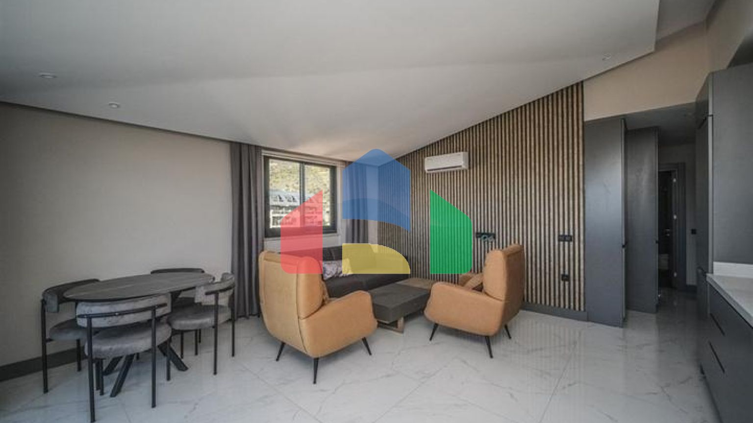 Современная квартира с качественной отделкой в центре района Клеопатра