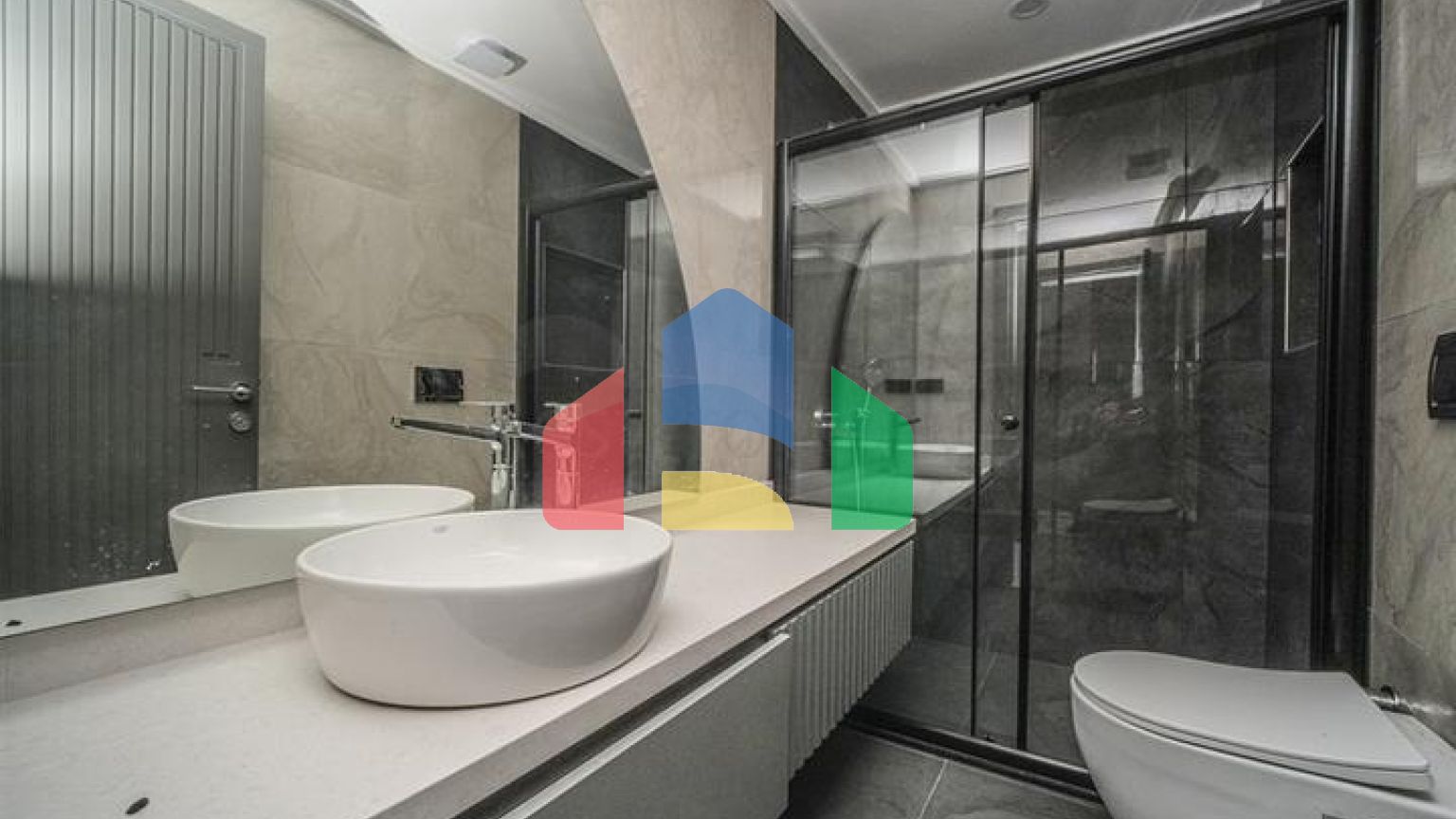 Современная квартира с качественной отделкой в центре района Клеопатра