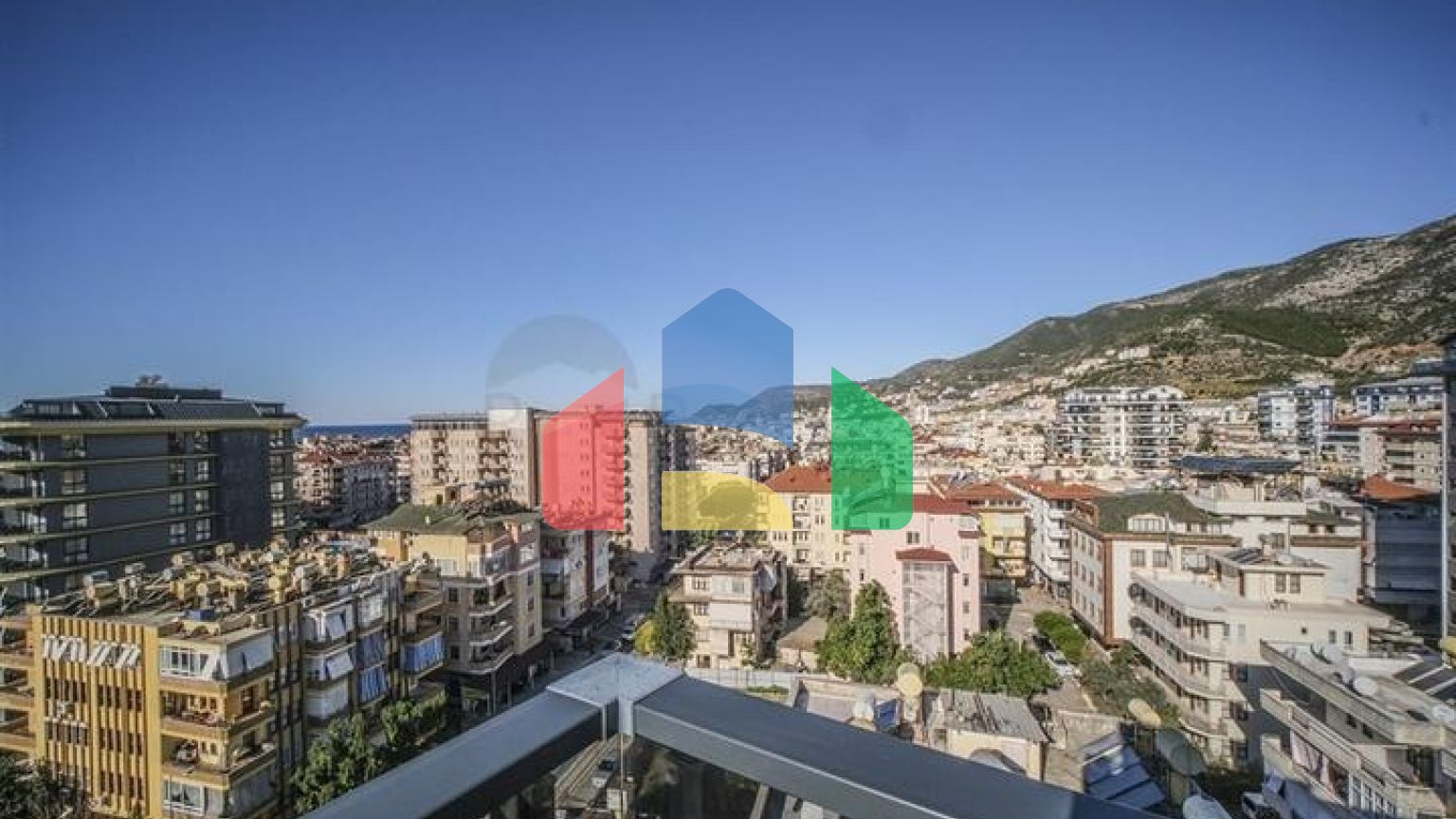 Современная квартира с качественной отделкой в центре района Клеопатра