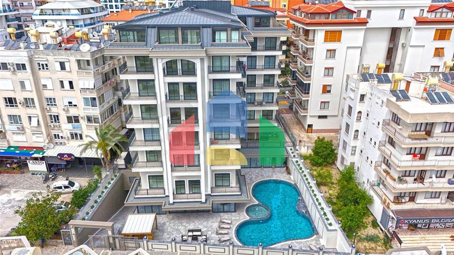 Пентхаус 2+2 с террасой и инфраструктурой комплекса в районе Клеопатра