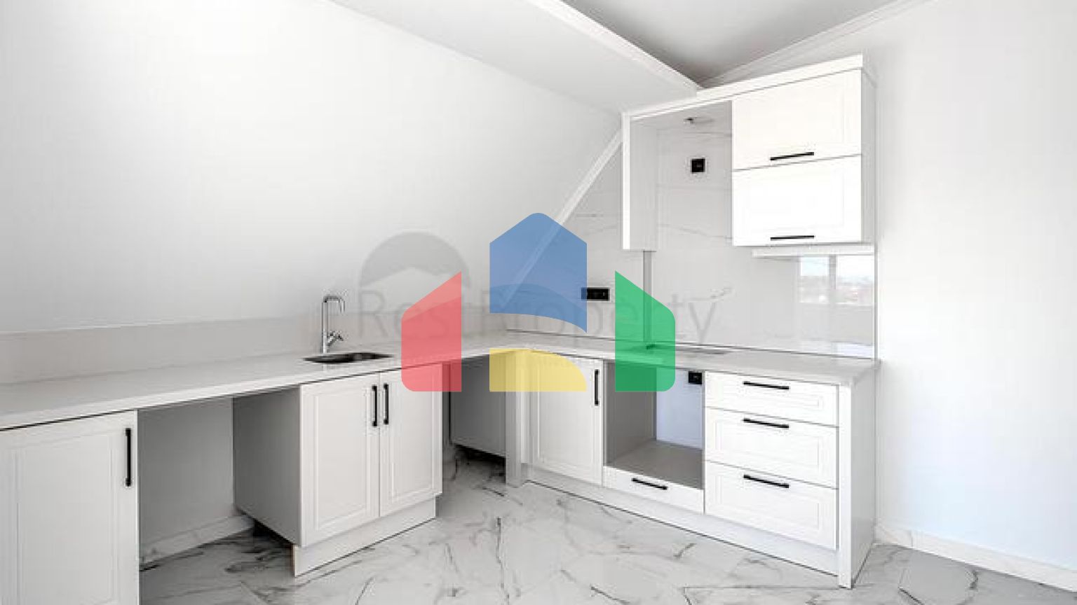 Пентхаус 2+2 с террасой и инфраструктурой комплекса в районе Клеопатра