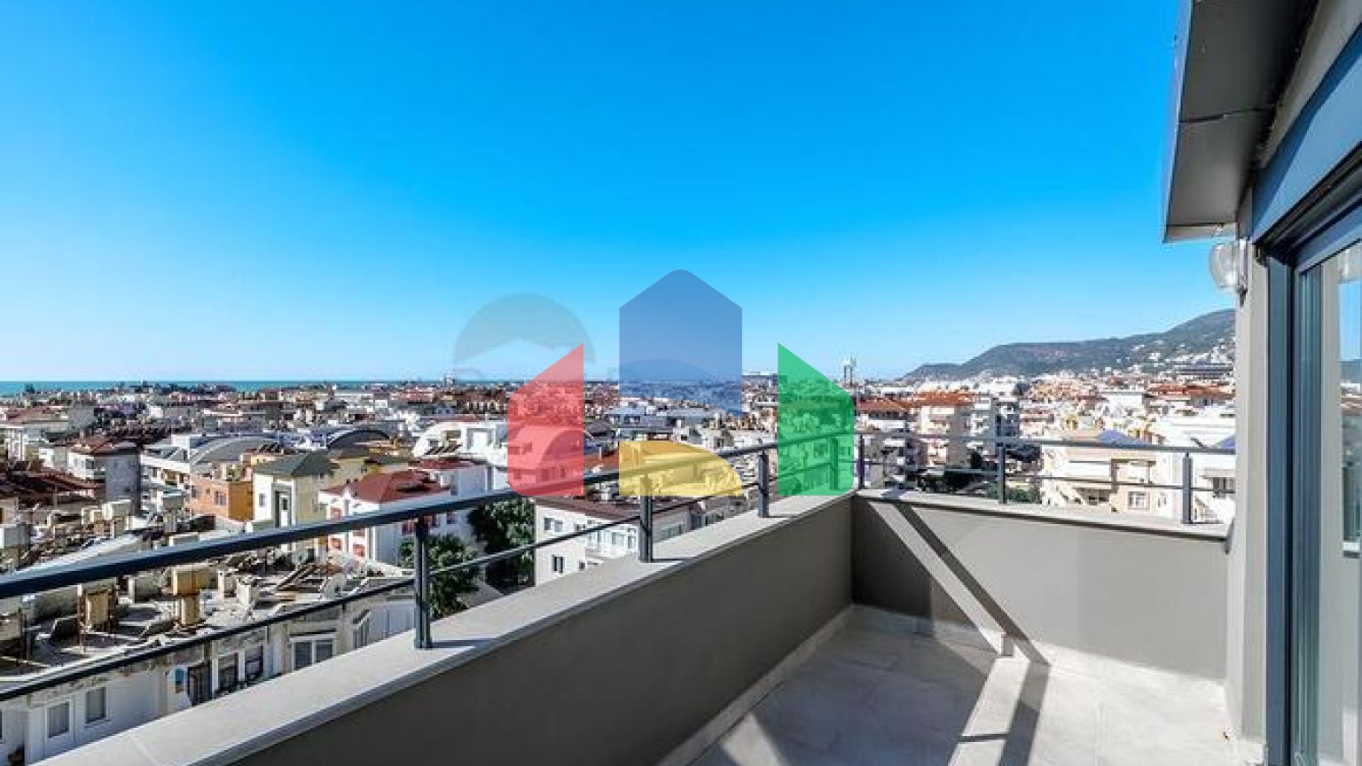 Пентхаус 2+2 с террасой и инфраструктурой комплекса в районе Клеопатра