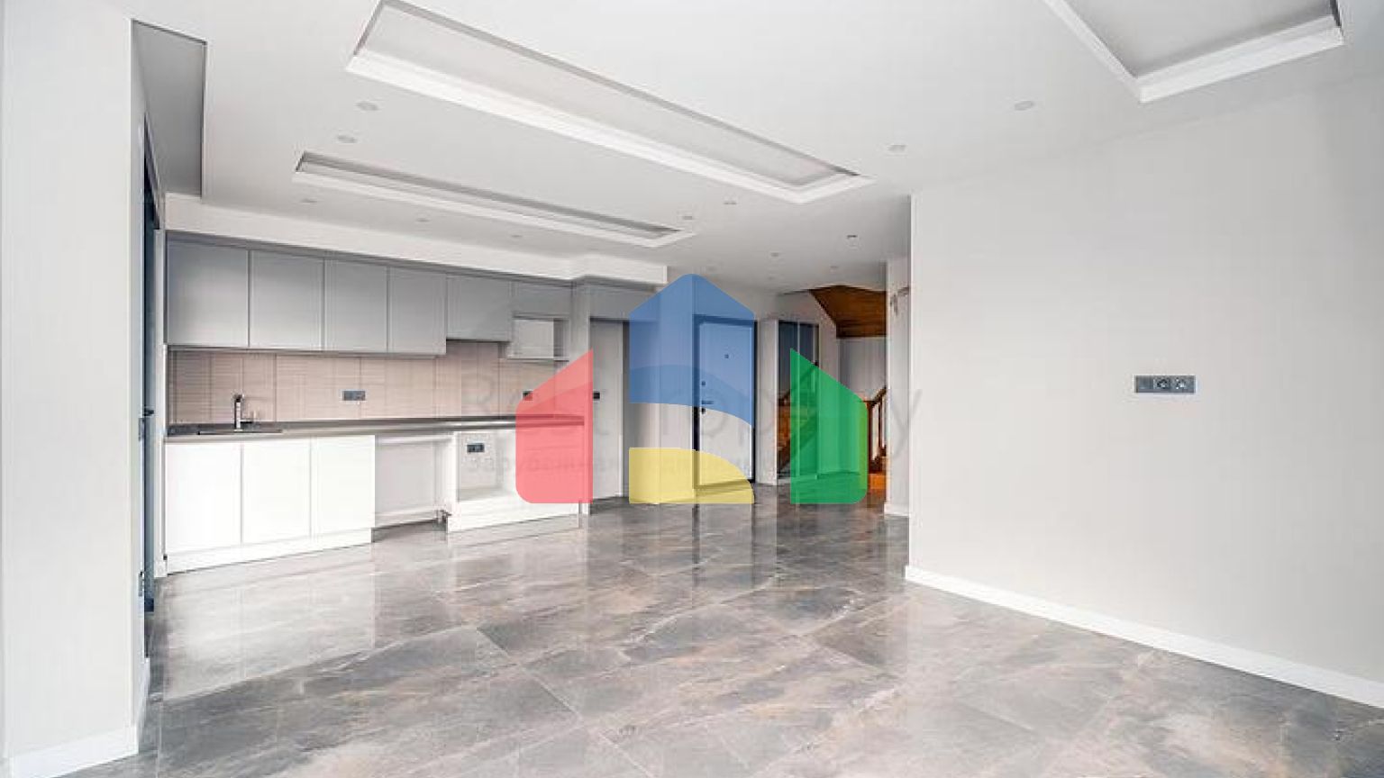 Пентхаус 3+1 с террасой и инфраструктурой в районе Клеопатра