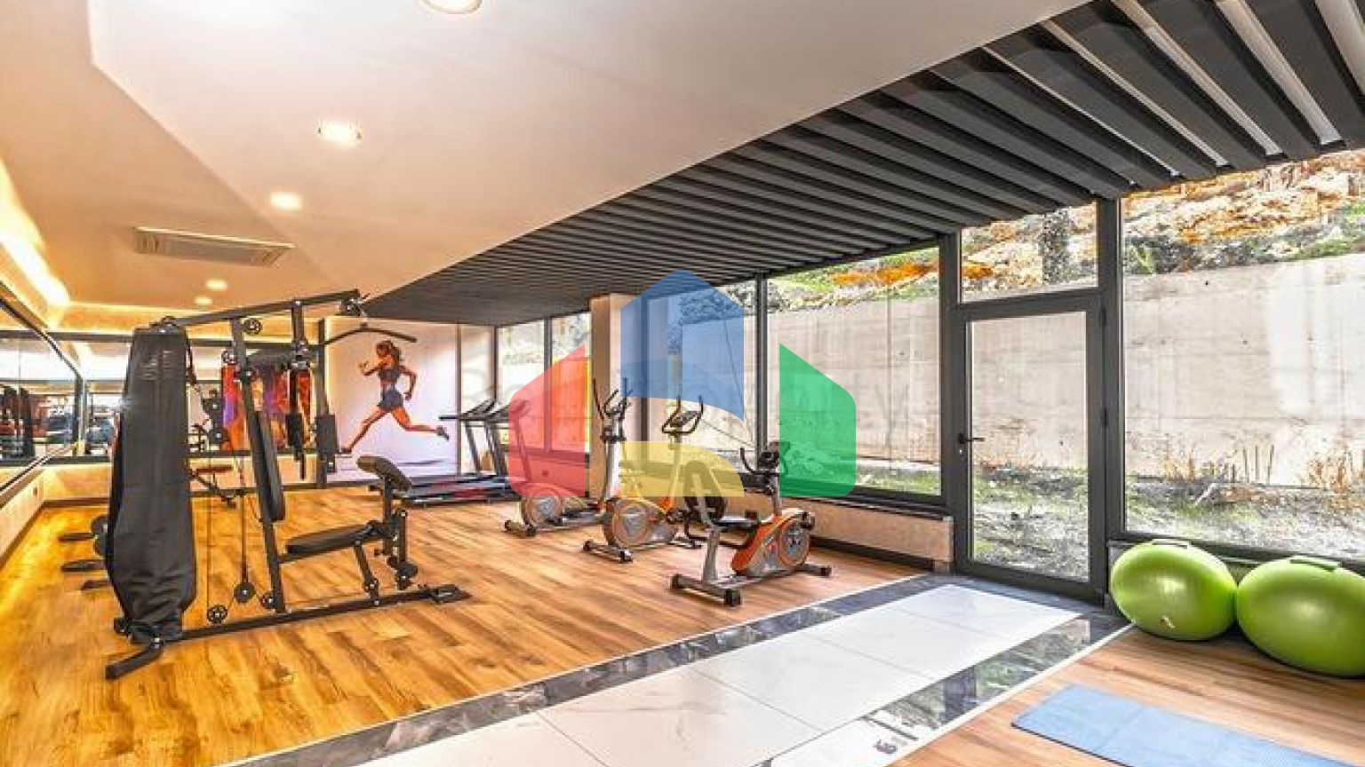 Пентхаус 3+1 с террасой и инфраструктурой в районе Клеопатра