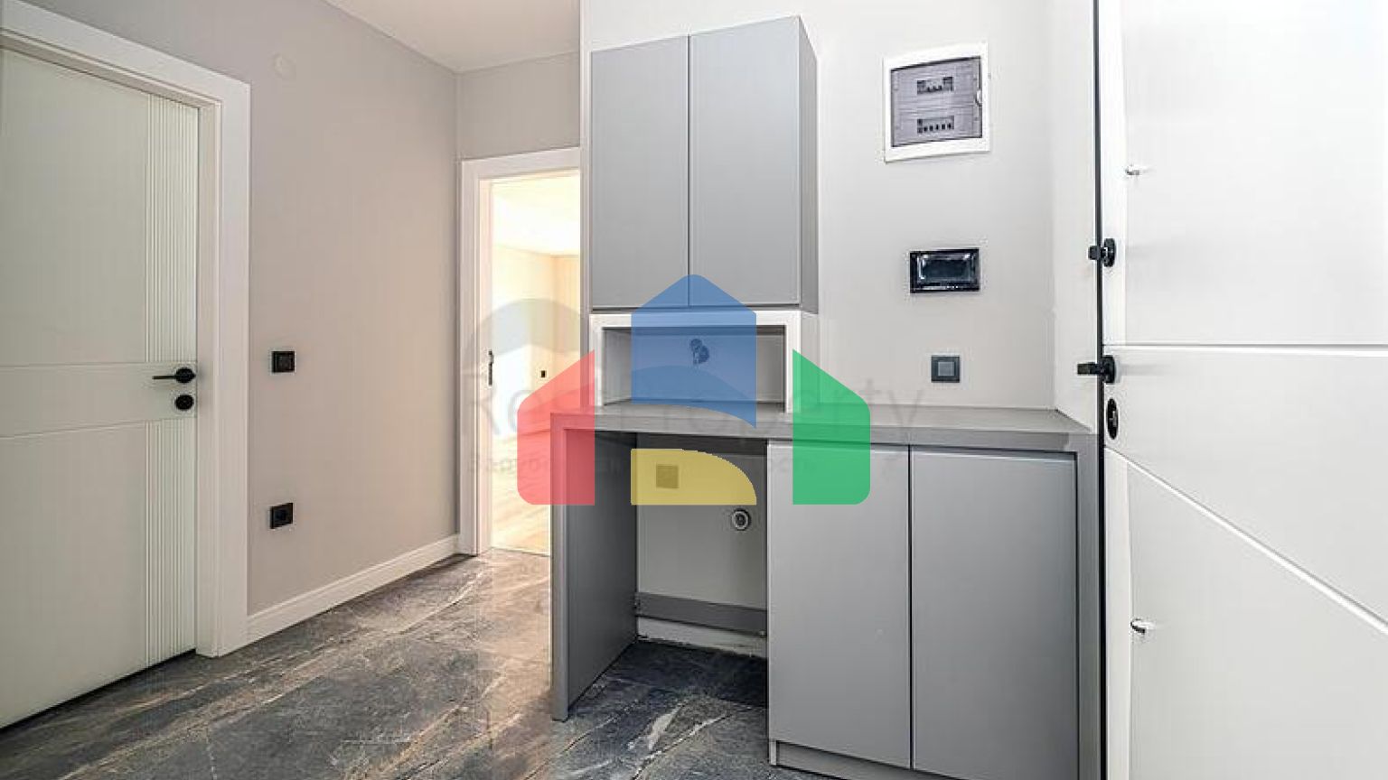 Пентхаус 3+1 с террасой и инфраструктурой в районе Клеопатра