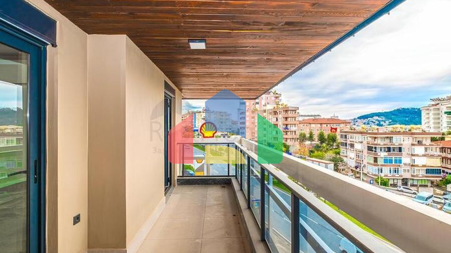 Пентхаус 3+1 с террасой и инфраструктурой в районе Клеопатра