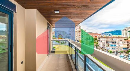 Пентхаус 3+1 с террасой и инфраструктурой в районе Клеопатра