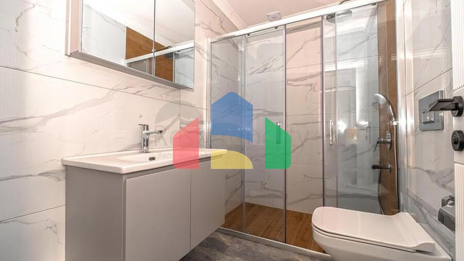 Пентхаус 3+1 с террасой и инфраструктурой в районе Клеопатра