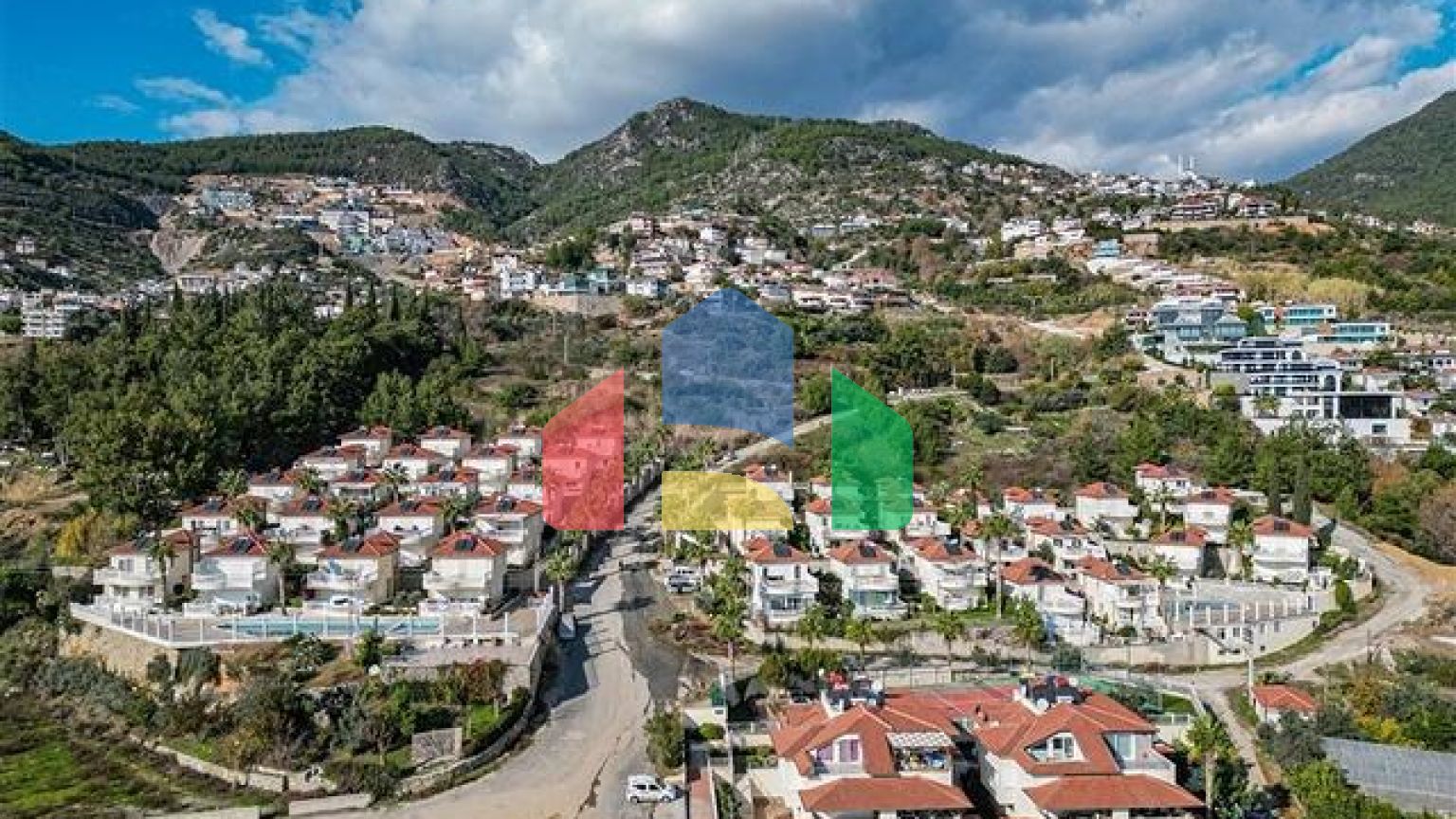 Затишна вілла з терасою і розвиненою інфраструктурою