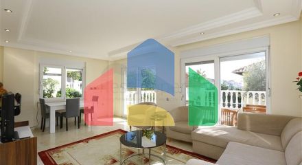 Затишна вілла з терасою і розвиненою інфраструктурою