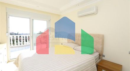 Затишна вілла з терасою і розвиненою інфраструктурою