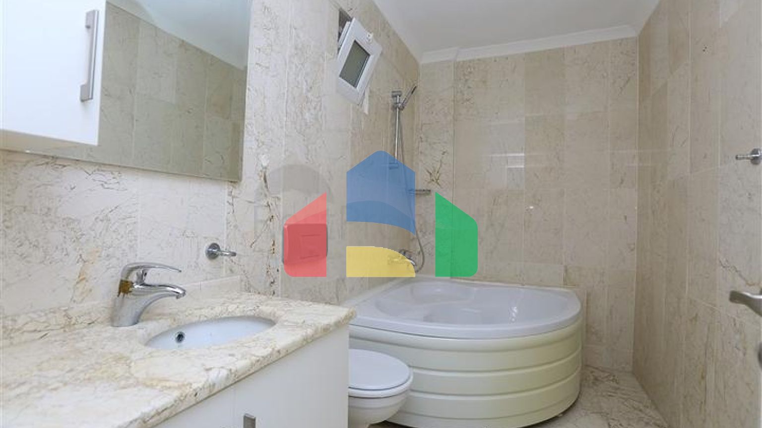 Затишна вілла з терасою і розвиненою інфраструктурою