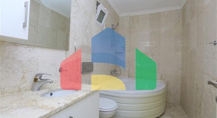 Затишна вілла з терасою і розвиненою інфраструктурою