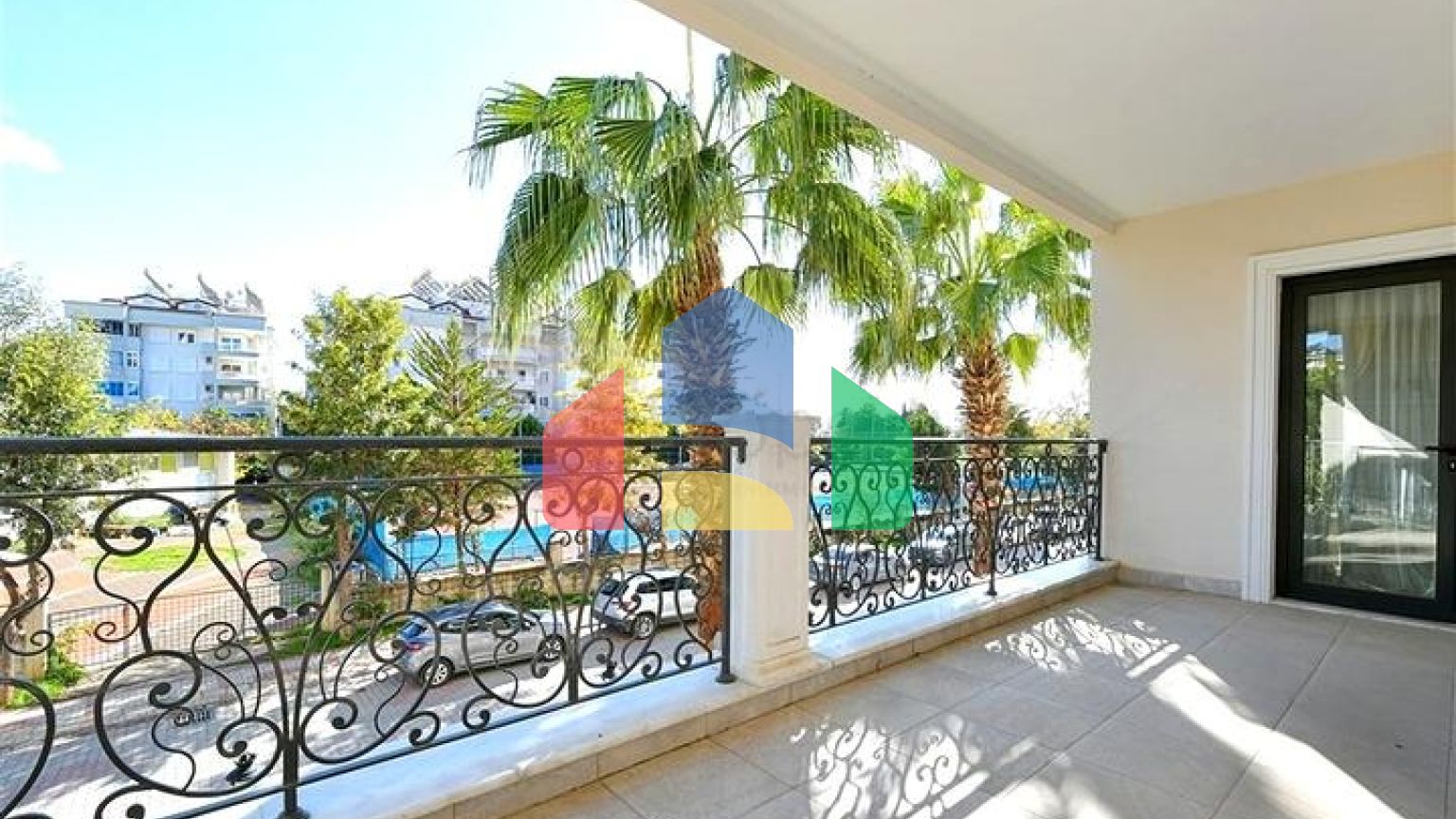 Современная меблированная квартира 2+1 в центре Алании