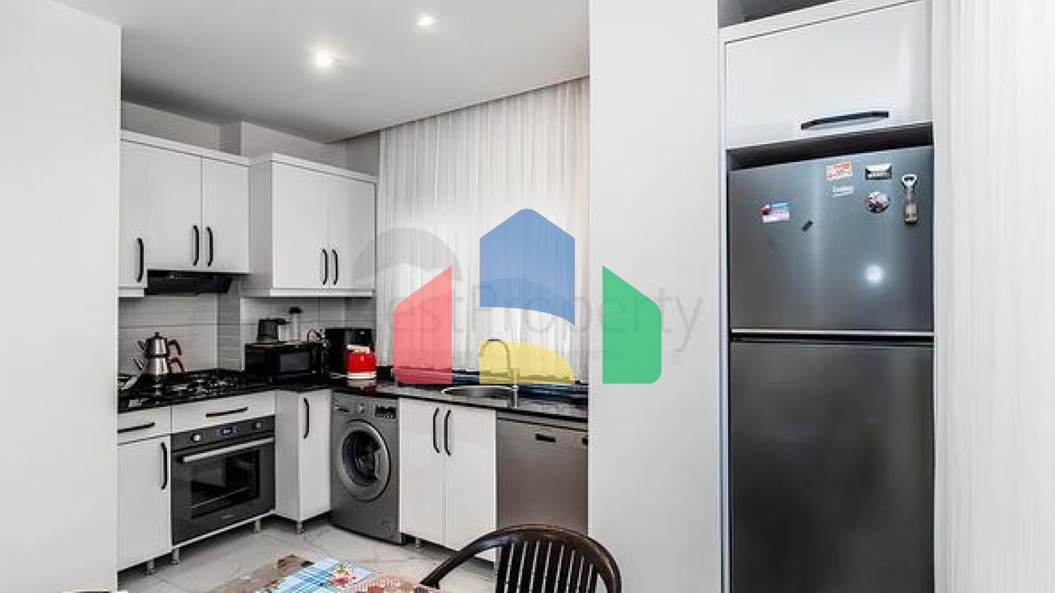 Уютная меблированная квартира 1+1 в современном доме района Клеопатра