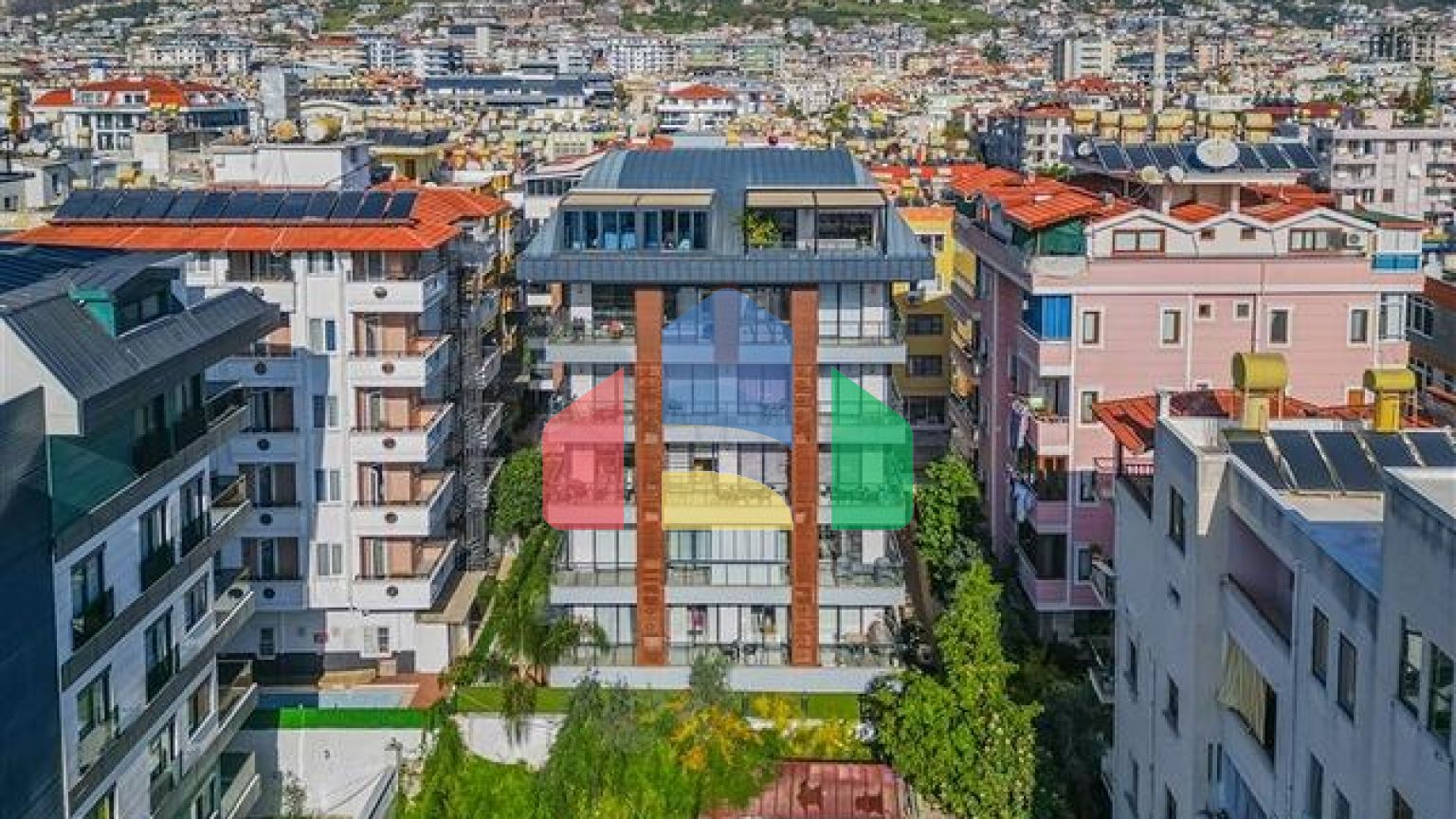 Просторий пентхаус 2 + 1 в центрі Аланії