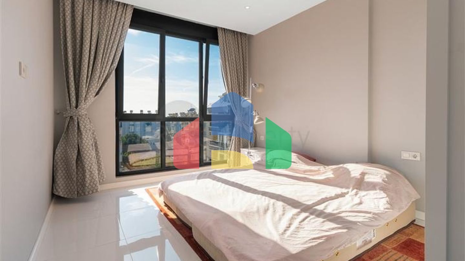 Просторий пентхаус 2 + 1 в центрі Аланії