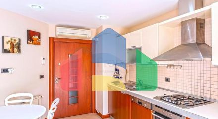 Простора квартира 3 + 1 з окремою кухнею біля моря в центрі Аланії Простора квартира 3 + 1 з окремою кухнею біля моря в центрі Аланії