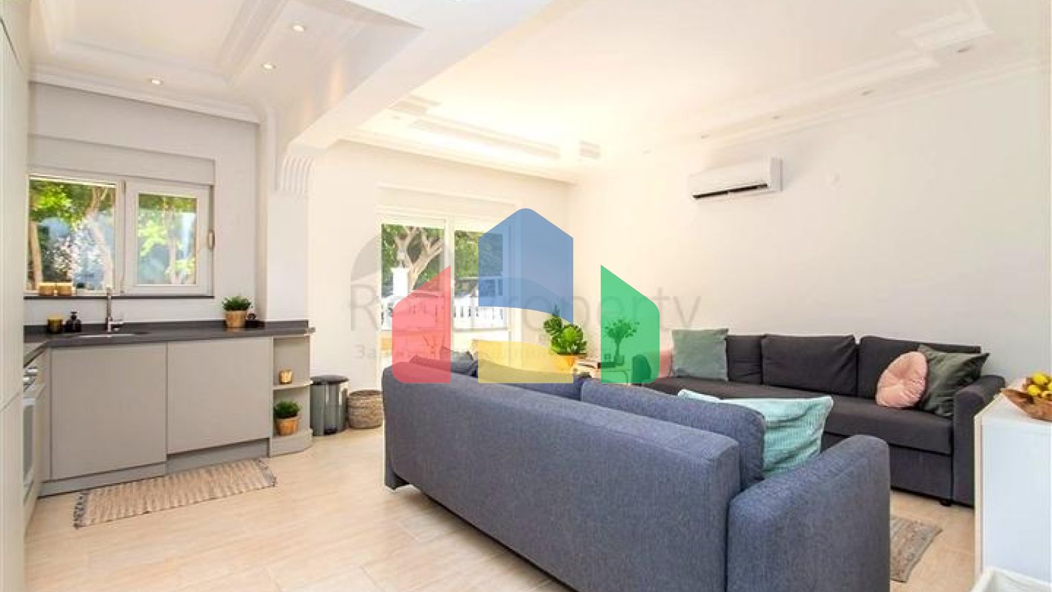 Квартира 2+1 с террасой и бассейном в районе Клеопатра