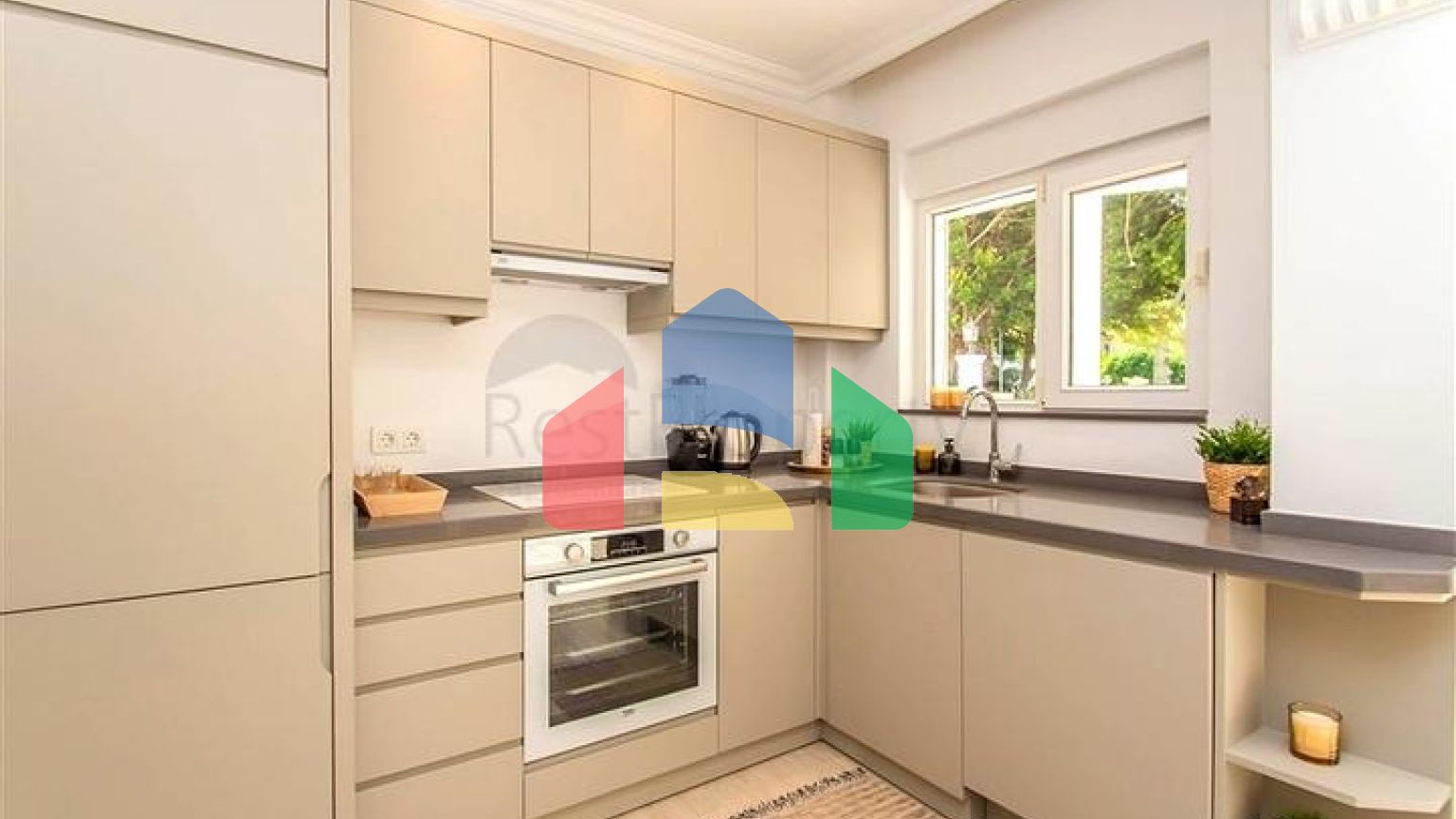 Квартира 2+1 с террасой и бассейном в районе Клеопатра