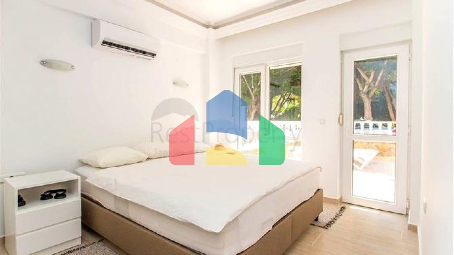 Квартира 2+1 с террасой и бассейном в районе Клеопатра