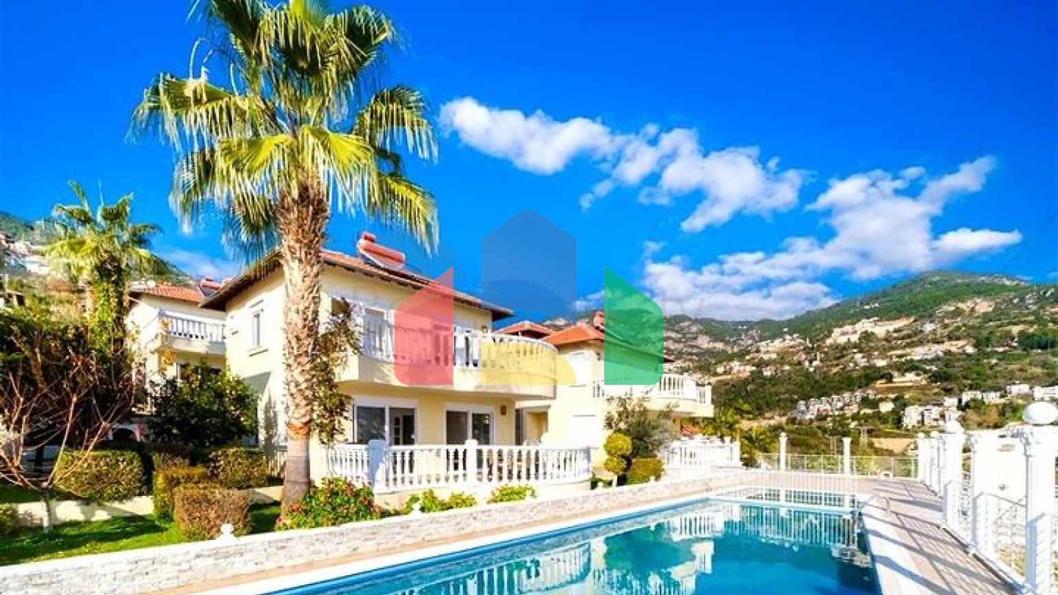 Затишна вілла в центральній частині Аланії для комфортного життя