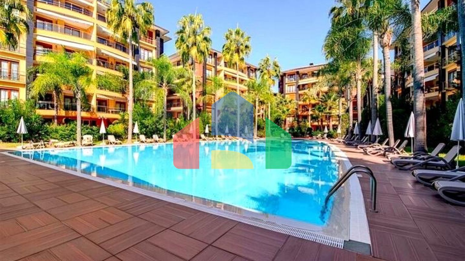 Просторная квартира 4+1 с отдельной кухней в центре Аланьи