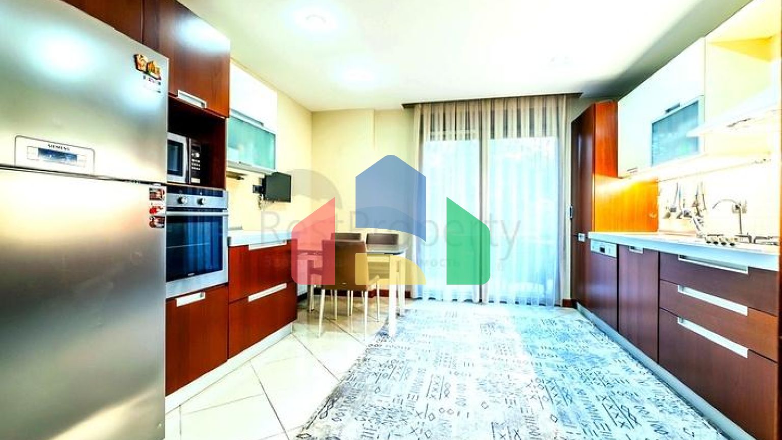 Просторная квартира 4+1 с отдельной кухней в центре Аланьи