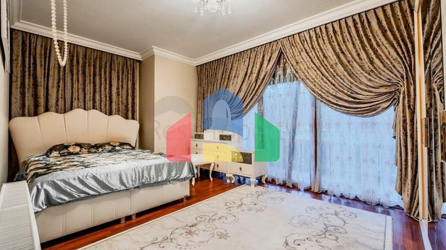 Просторная квартира 4+1 с отдельной кухней в центре Аланьи