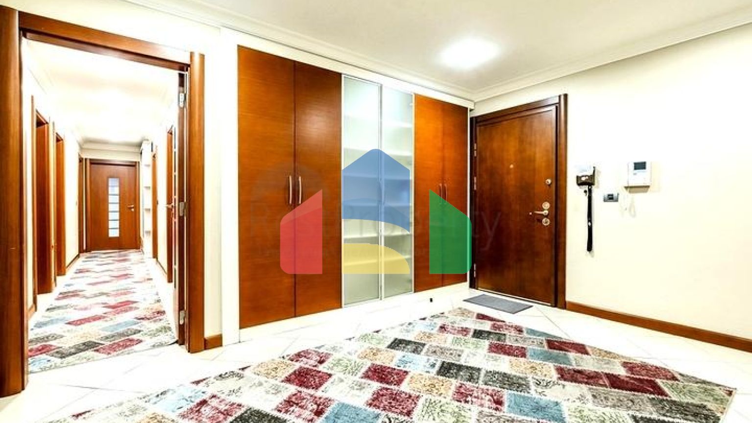 Просторная квартира 4+1 с отдельной кухней в центре Аланьи