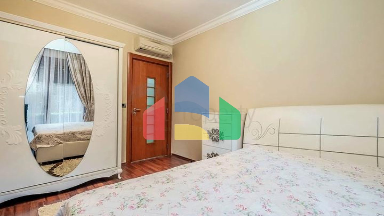 Просторная квартира 4+1 с отдельной кухней в центре Аланьи