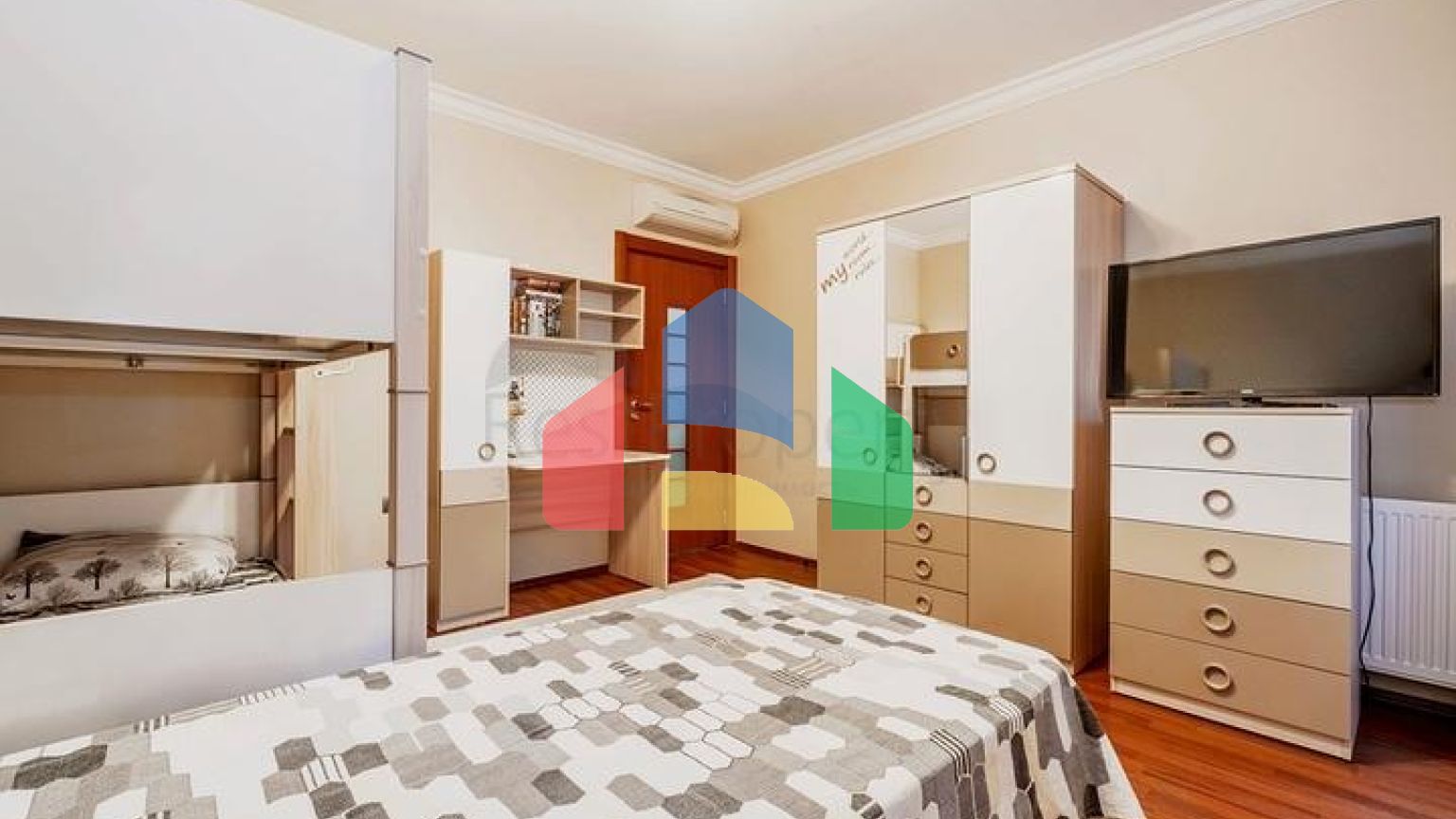 Просторная квартира 4+1 с отдельной кухней в центре Аланьи