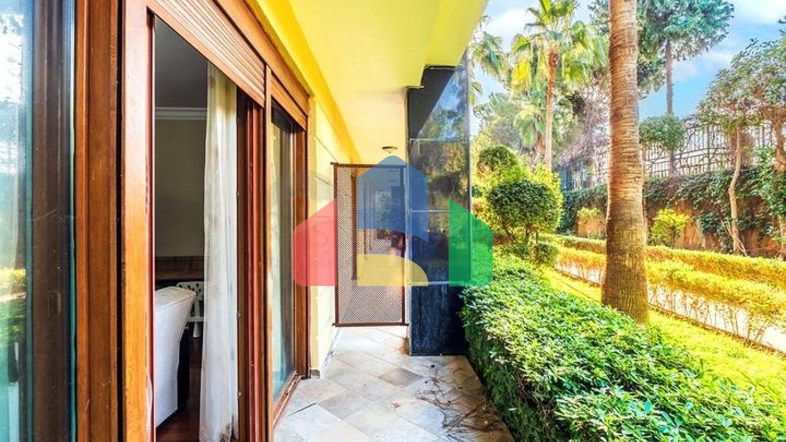 Просторная квартира 4+1 с отдельной кухней в центре Аланьи